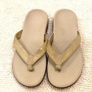 Vionic sandals size 9 embellished